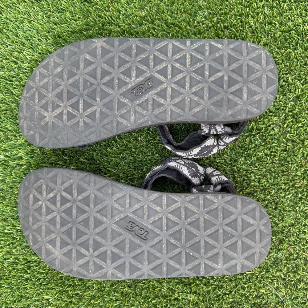 Teva Original Universal sandals  Size 9